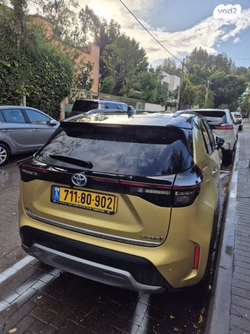 טויוטה יאריס קרוס