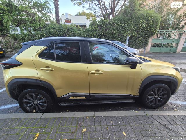 טויוטה יאריס קרוס