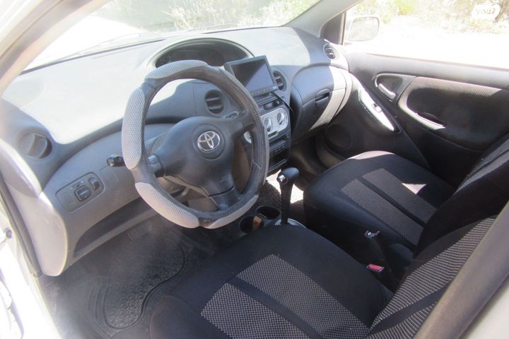 טויוטה יאריס