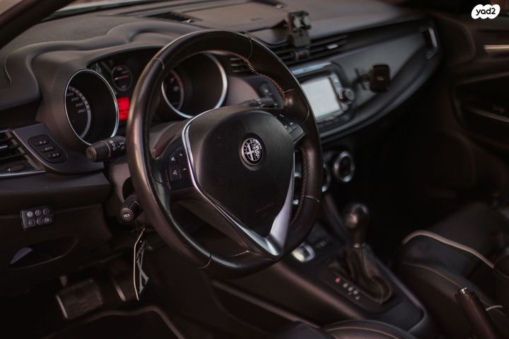 אלפא רומיאו ג'ולייטה