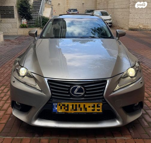 מודעת רכב לקסוס IS