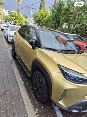 טויוטה יאריס קרוס