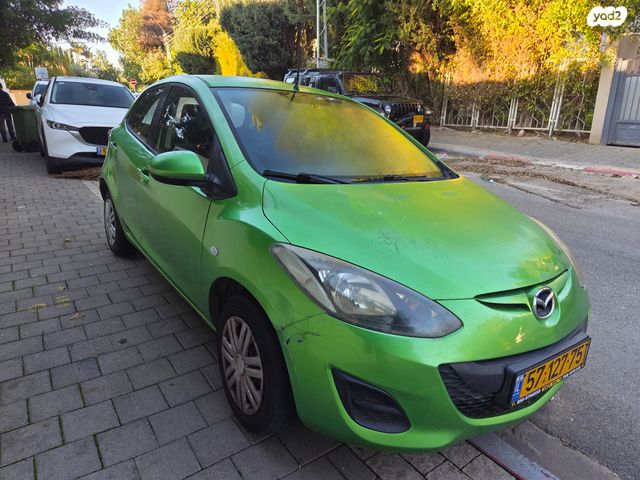 מודעת רכב מאזדה 2
