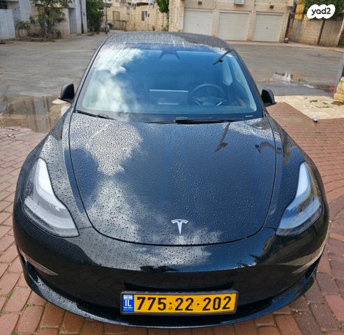 מודעת רכב טסלה מודל 3
