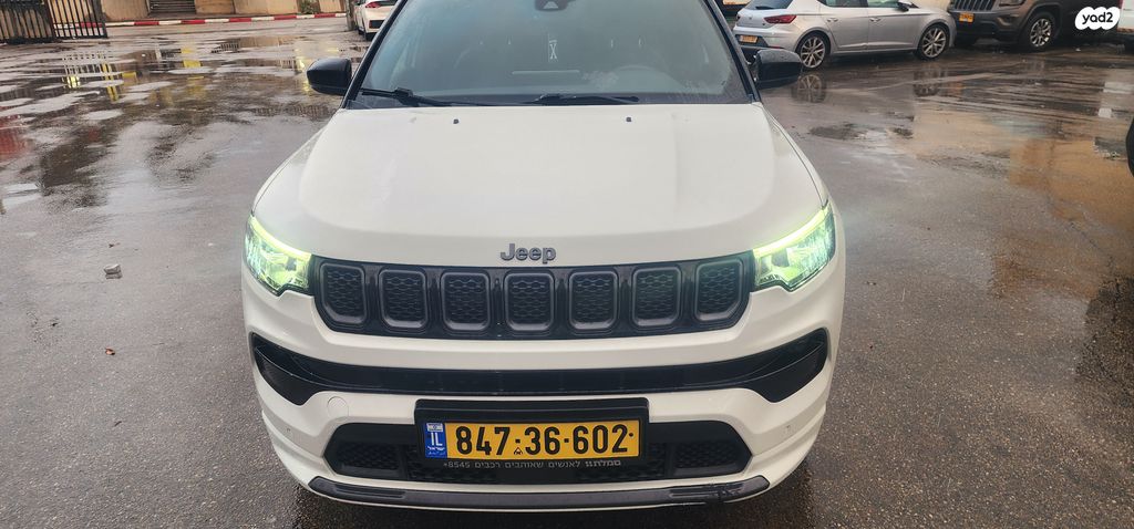 מודעת רכב ג'יפ קומפאס