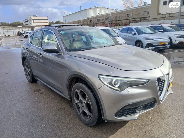 מודעת רכב אלפא רומיאו סטלביו