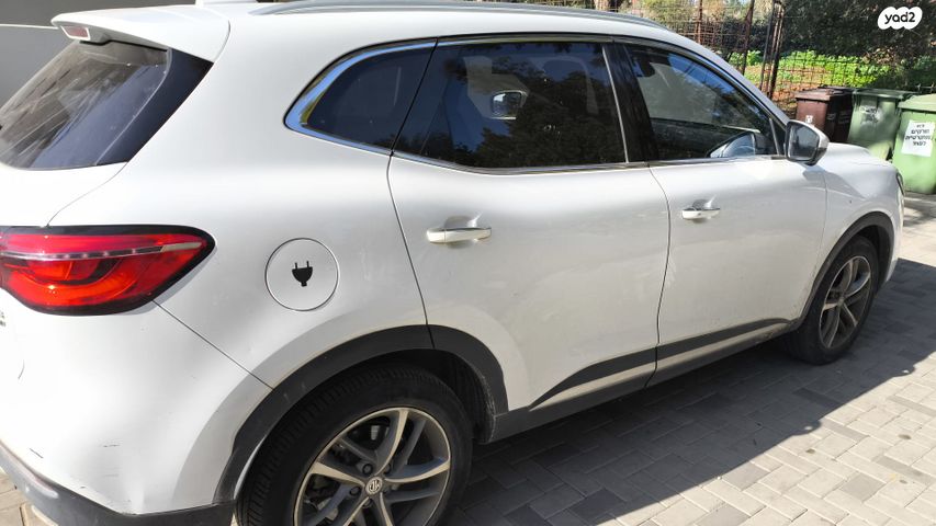 מודעת רכב אם ג'י EHS PHEV