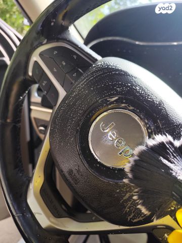 מודעת רכב ג'יפ גרנד צ'ירוקי