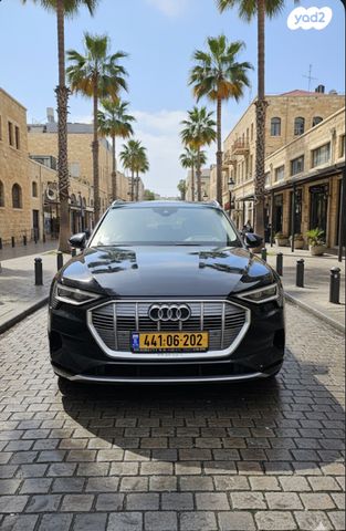 מודעת רכב אאודי E-tron