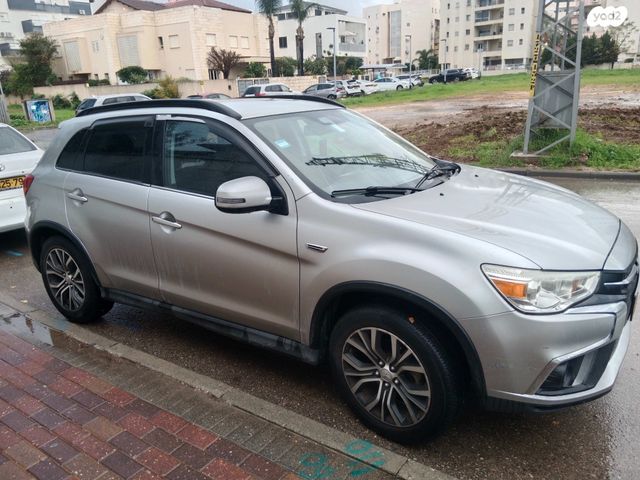 מודעת רכב מיצובישי ASX