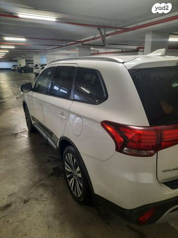 מיצובישי אאוטלנדר