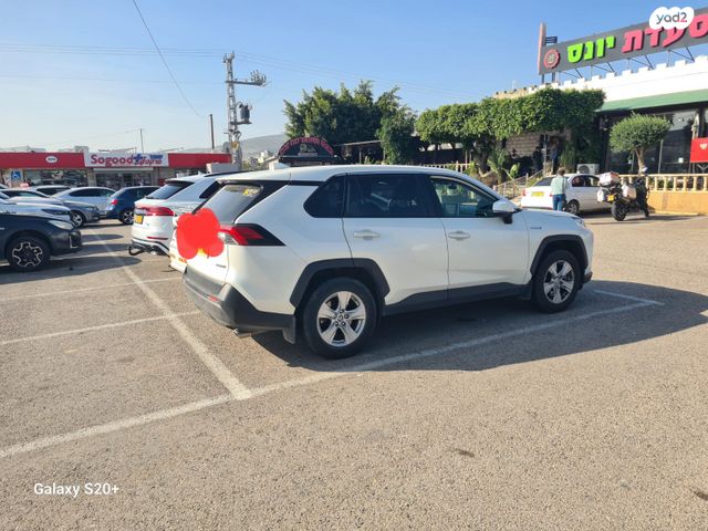 מודעת רכב טויוטה RAV4