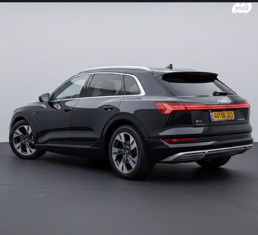 מודעת רכב אאודי E-tron