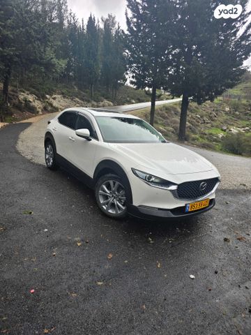 מודעת רכב מאזדה CX-30