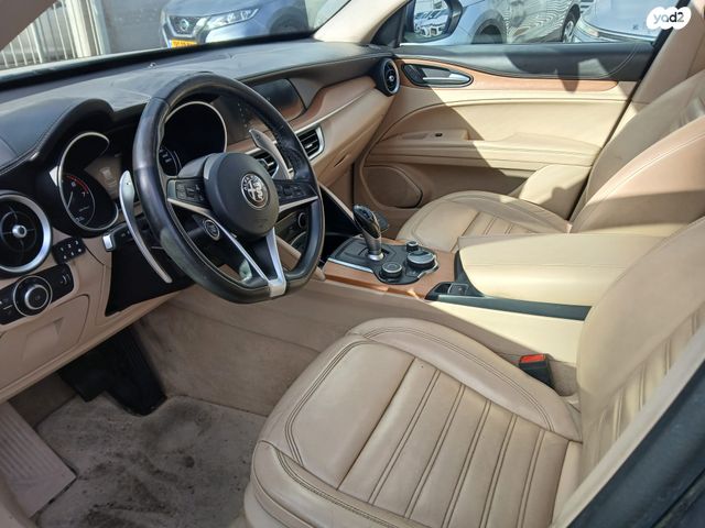 אלפא רומיאו סטלביו