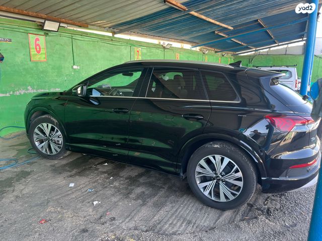 מודעת רכב אאודי Q4 e-tron