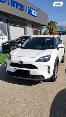 מודעת רכב טויוטה יאריס קרוס