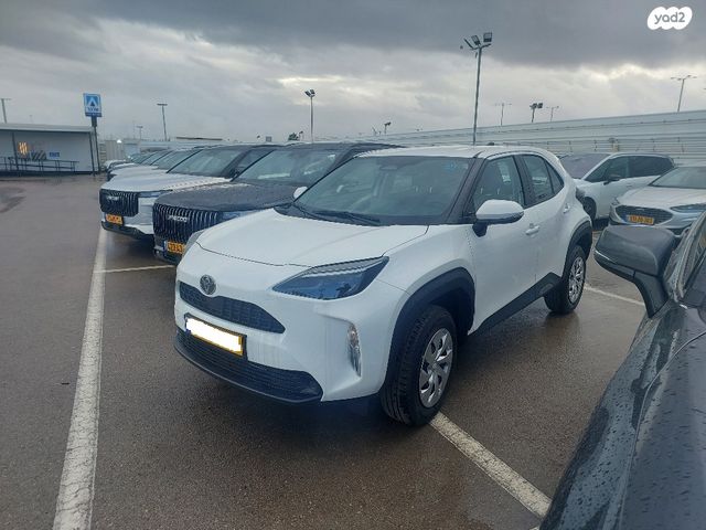 טויוטה יאריס קרוס