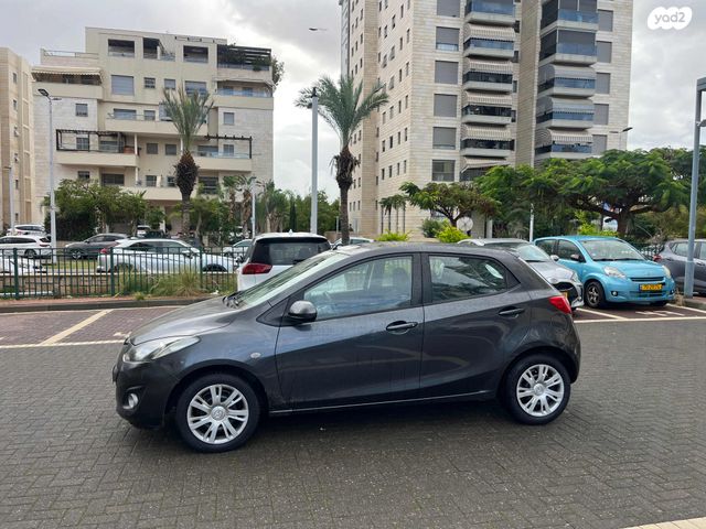 מודעת רכב מאזדה 2