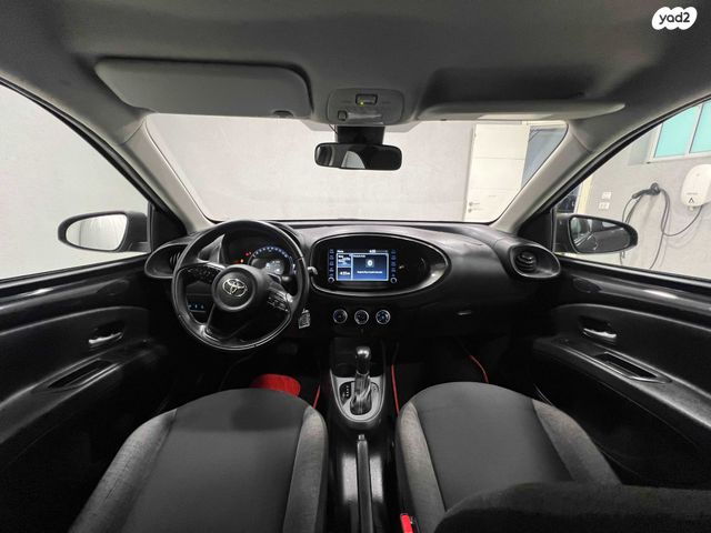 טויוטה אייגו X