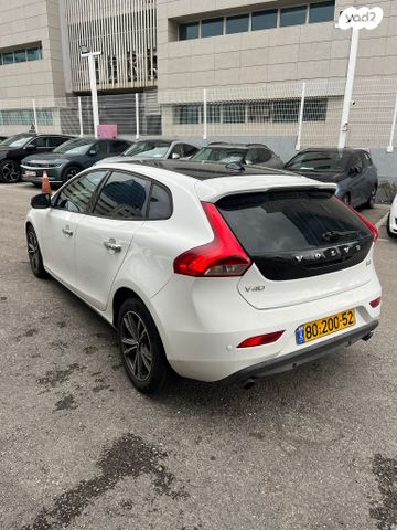 וולוו V40