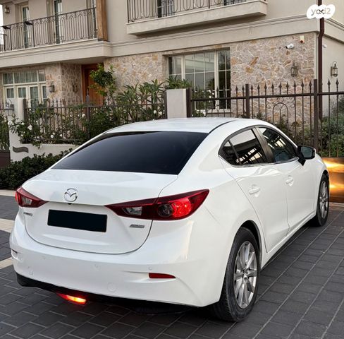 מודעת רכב מאזדה 3