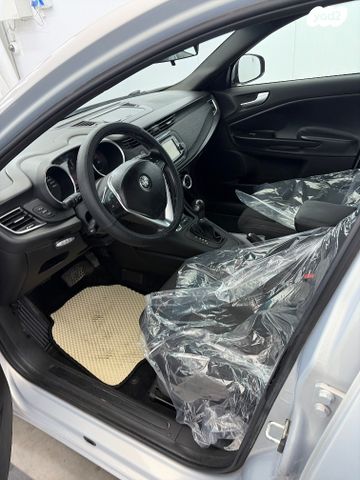 אלפא רומיאו ג'ולייטה