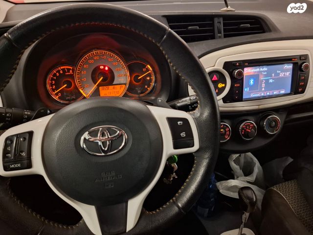 טויוטה יאריס