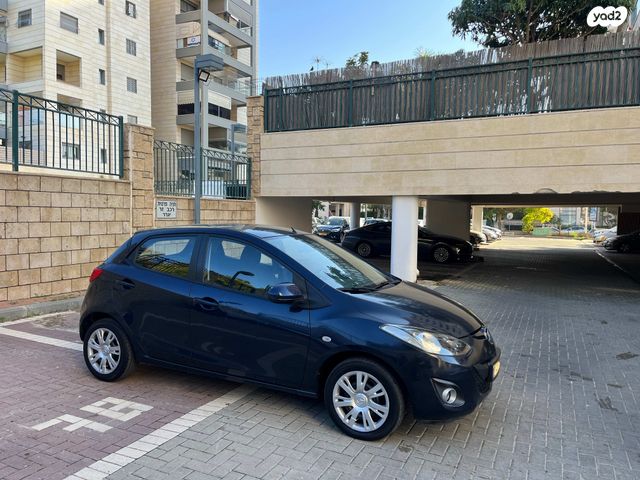 מודעת רכב מאזדה 2
