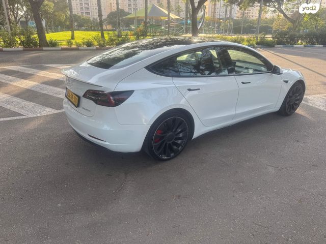 מודעת רכב טסלה מודל 3