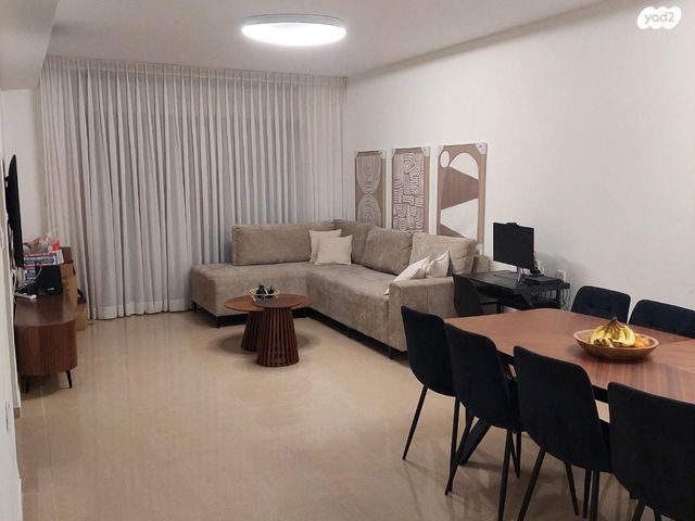 שדרות העצמאות 53