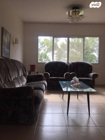 עליית הנוער 8