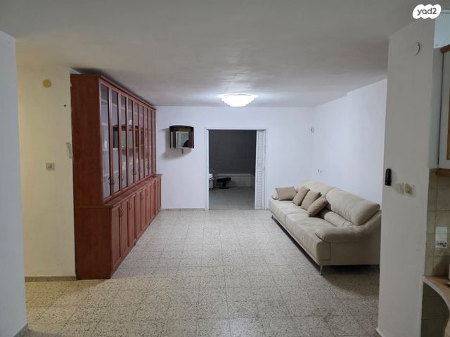 דירת גן, שדרות דוד בן גוריון 85, חב"ד, קרית מלאכי