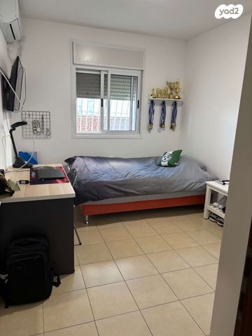 דירת גן, נחל קנה 1, צור יצחק, צור יצחק