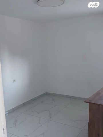 גיורא יוספטל 17