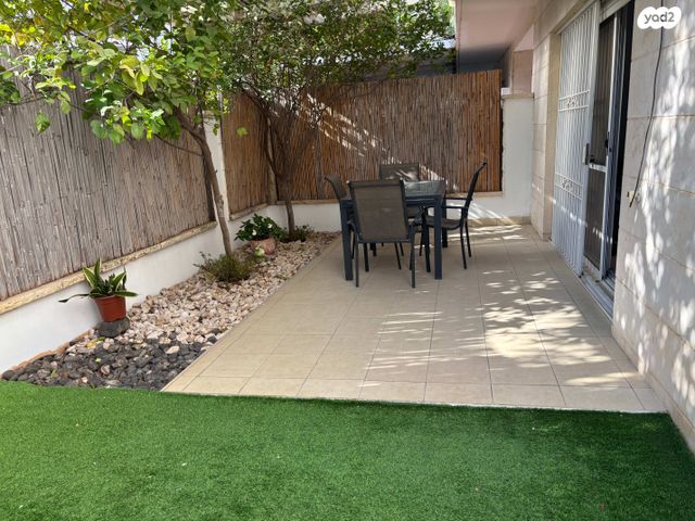 דירת גן, נחל קנה 1, צור יצחק, צור יצחק