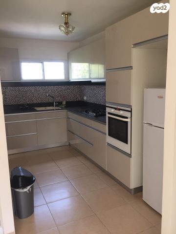 דירה, עליית הנוער 8, שיכון ב', קרית שמונה