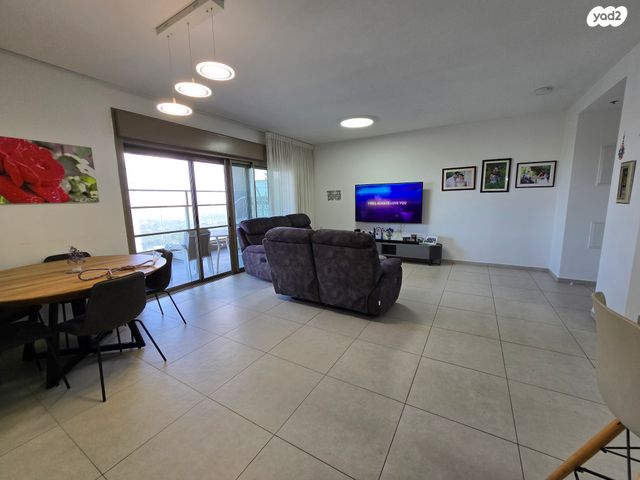 דירה, דרך בן גוריון 5, אבן גבירול, רחובות