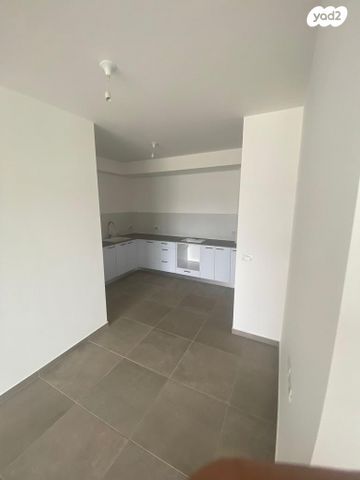 שולמית אלוני 5