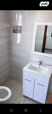 דירה, דרך ארץ 74, הפרחים, חריש