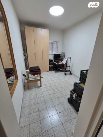 דירה, הל"ה 8, קרית ויצמן, רעננה