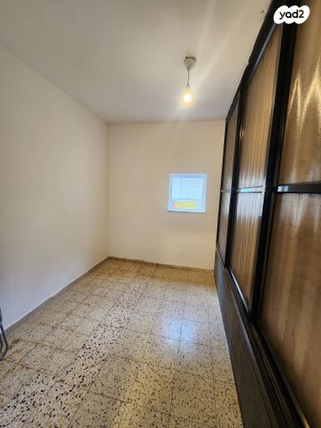 דירה, מנדלי מוכר ספרים 5, לב העיר, בת ים