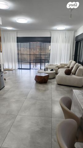 שרה אהרונסון 16