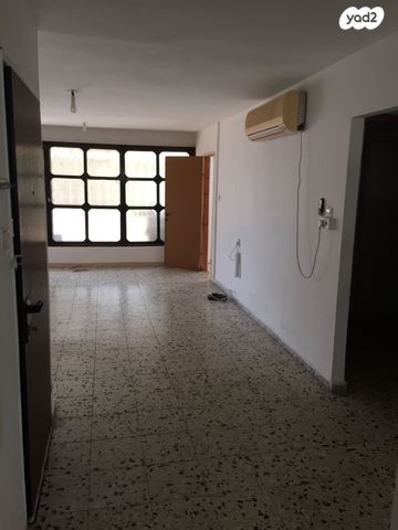 דירה, הרב עוזיאל 21, רמב"ם, חדרה