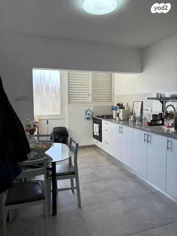 דירה, הוגו מולר 53, מרכז העיר, קרית אתא