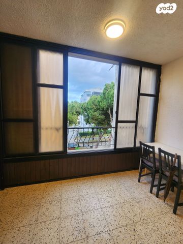 דירה, מנדלי מוכר ספרים 5, לב העיר, בת ים