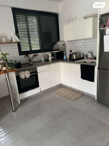 דירה, חנה סנש 1, גבעת הרמבם, גבעתיים