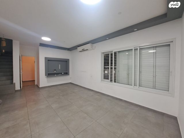 דירה, חב"ד 4, מחנה יהודה, פתח תקווה