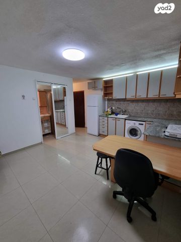 דירה, צביה לובטקין 24, נווה אליעזר וכפר שלם מזרח, תל אביב יפו