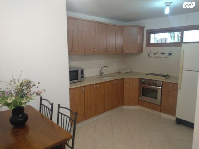 מרתף/ פרטר, הבריגדה 24, אבני חן, רחובות